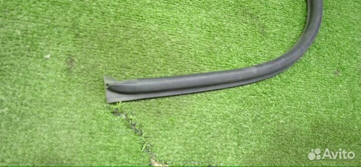 Уплотнитель двери Skoda Octavia 2012-2020