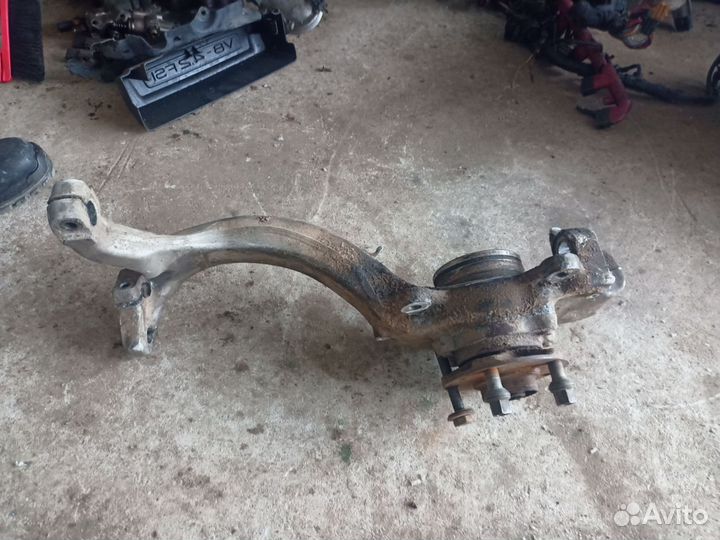 Кулак поворотный передний левый Audi A8 D3 4.2