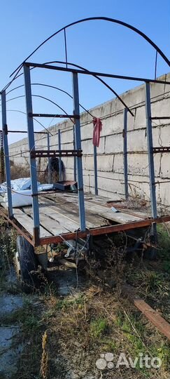 Улья с пчелами и прицепом