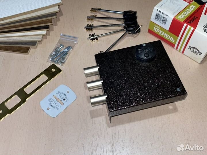 Замок накладной для входной двери