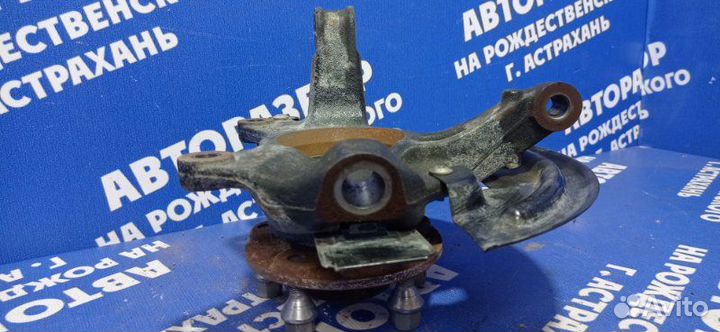 Передний правый поворотный кулак Renault Megane 3