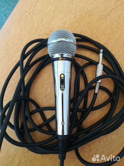 Студийный микрофон LG