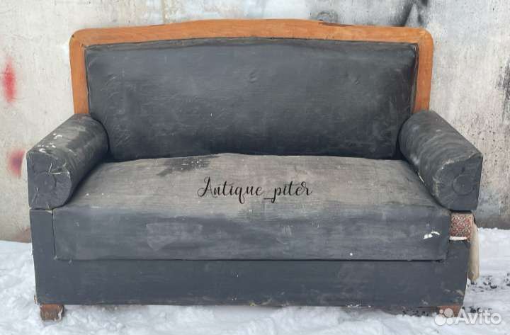 Диван старинный
