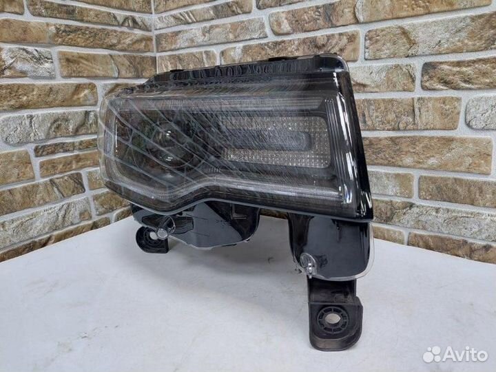 Фара правая Jeep Grand Cherokee