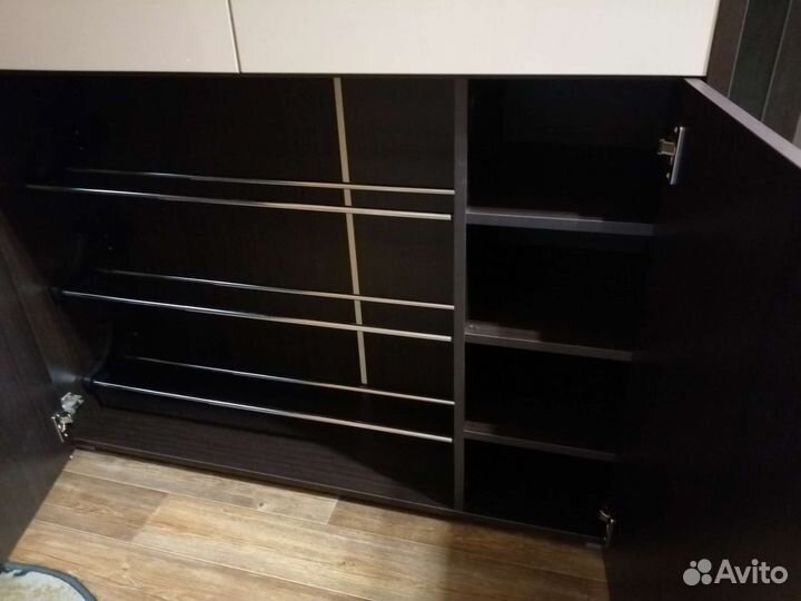 Тумба с зеркалом в прихожую