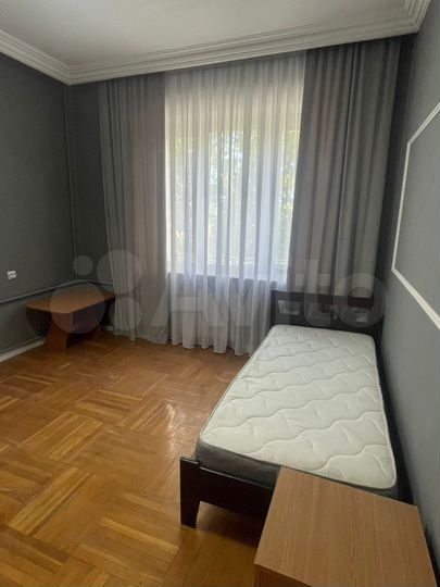 Комната 20 м² в 8-к., 2/4 эт.