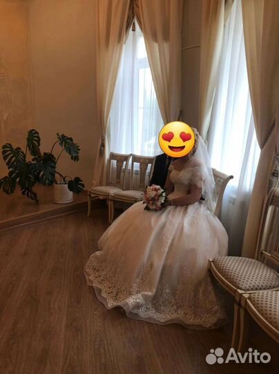 Свадебное платье со шлейфом