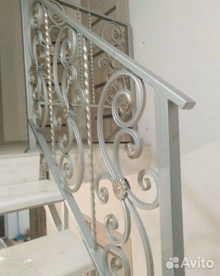 Лестница на металлокаркасе