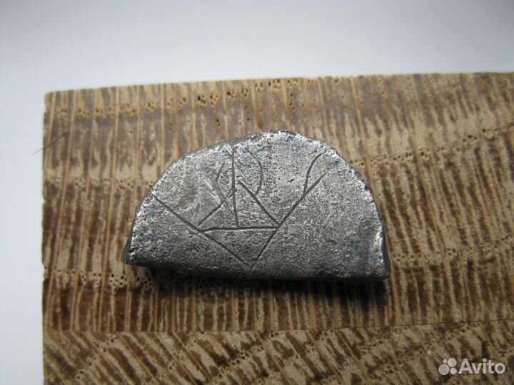 Часть гривны с граффити