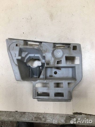 Кронштейн форсунки омывателя фары правый