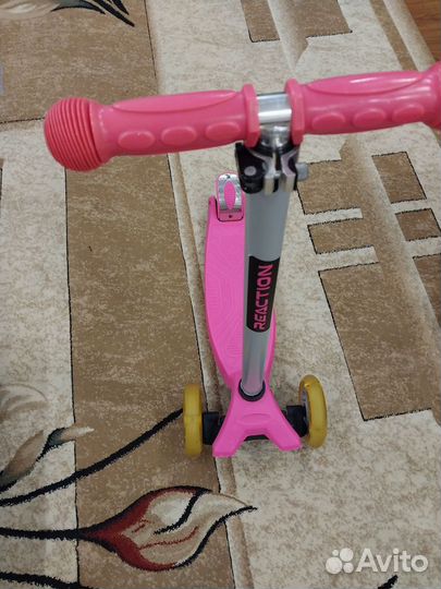 Продам детский 3-х колёсный самокат Reaction