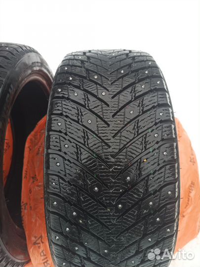 Roadmarch Winter XPro Studs 69 225/45 R17 94H