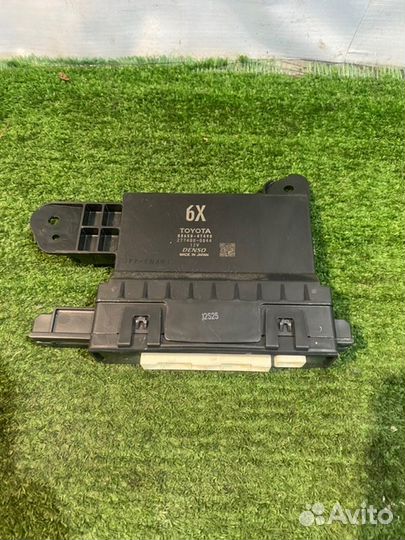 Блок управления печкой (5) Toyota Prius ZVW50