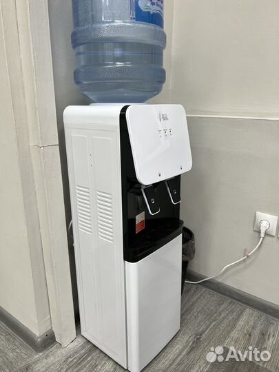 Кулер для воды напольный