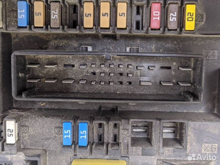 Блок предохранителей Opel Astra H / Family 2004-20