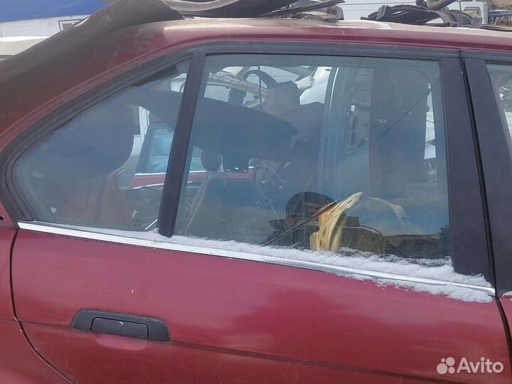 Стекло двери переднее левое BMW E34