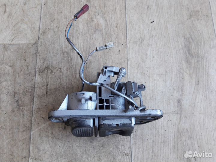 Кнопка открывания крышки багажника Mercedes W220