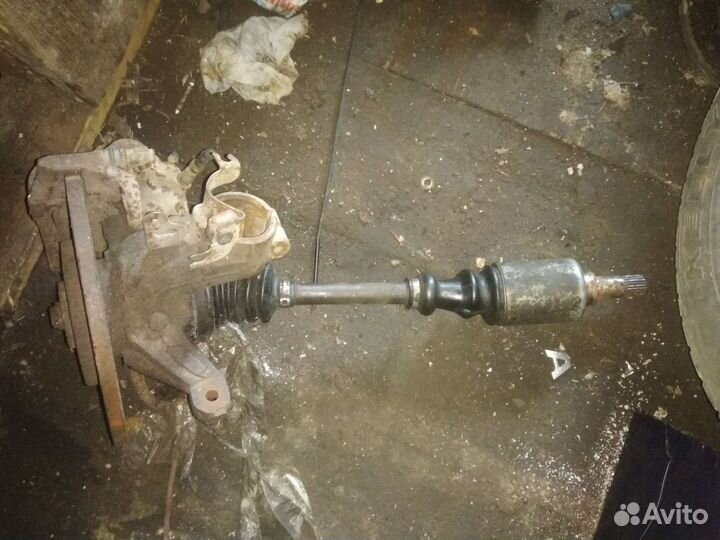 Кулак поворотный левый Citroen Berlingo