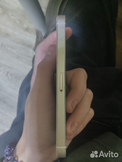 iPhone SE, 64 ГБ