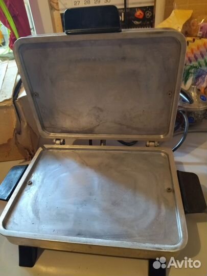 Вафельница новая