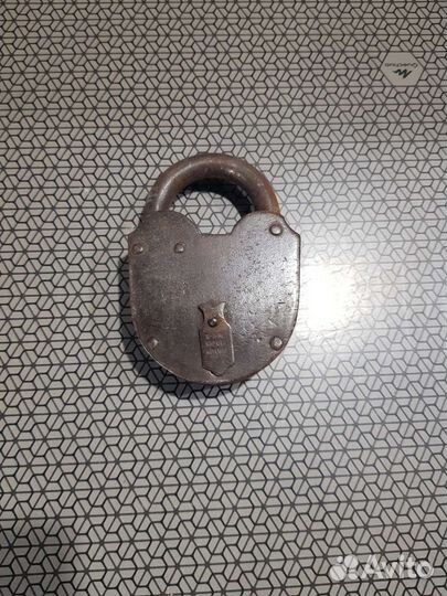 Замок большой старинный