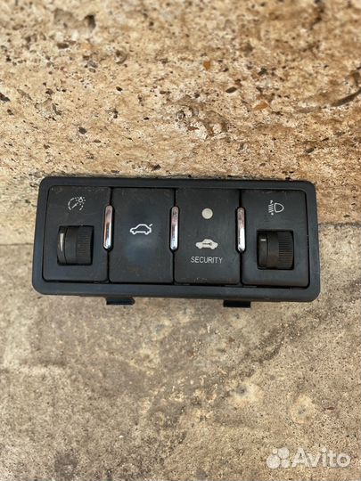Кнопка багажника корректора освещения geely