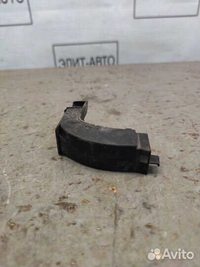 Накладка петли багажника задняя правая Porsche