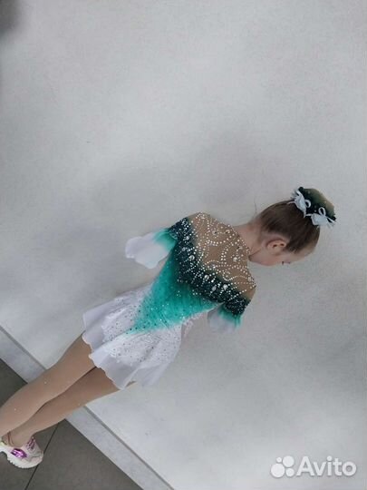 Платье для выступлений по фигурному катанию