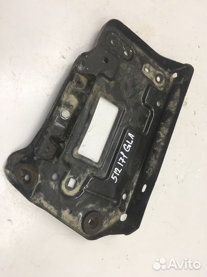 Площадка под аккумулятор (Mercedes-Benz GLA-class)