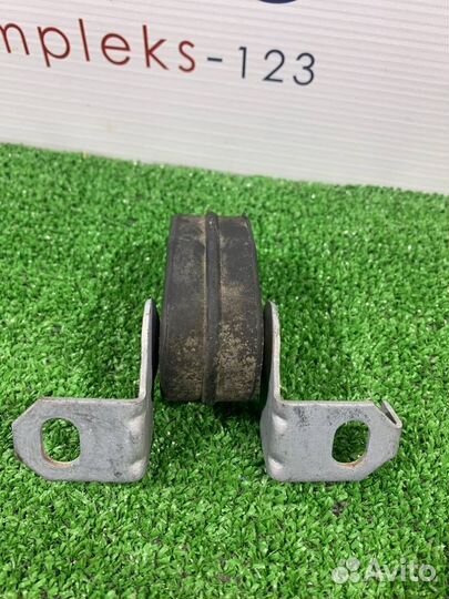 Кронштейн глушителя Audi Tt 8N AUQ 2003