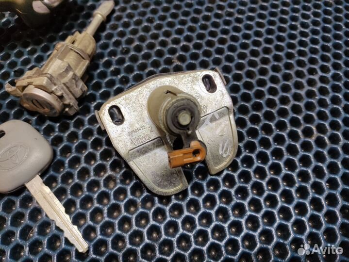 Замок зажигания личинки toyota corolla e120