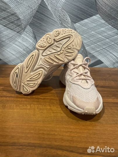 Кроссовки Adidas ozweego размер 36,5