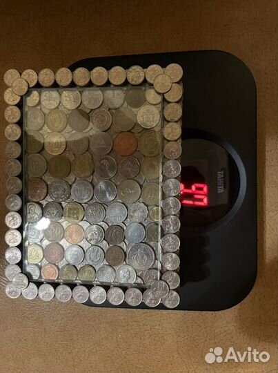 Книга из монет номиналом 5 копеек