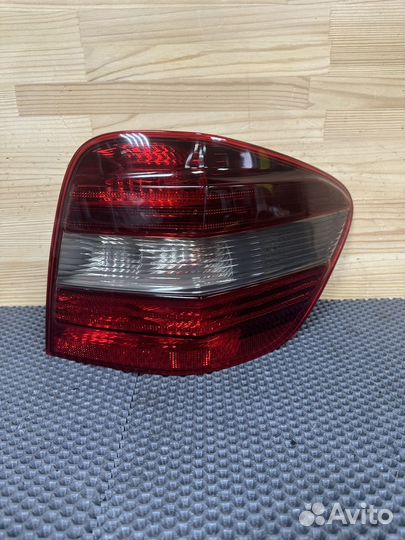 Mercedes ML 164 фонарь задний правый до рестайлинг
