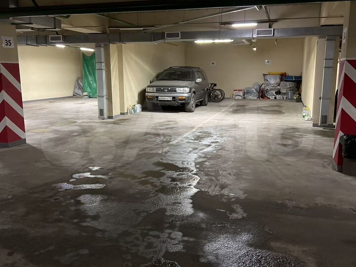 Машиноместо, > 30 м²