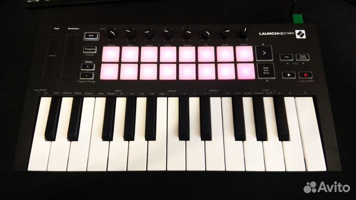 Миди-клавиатура novation LaunchKey Mini MK3