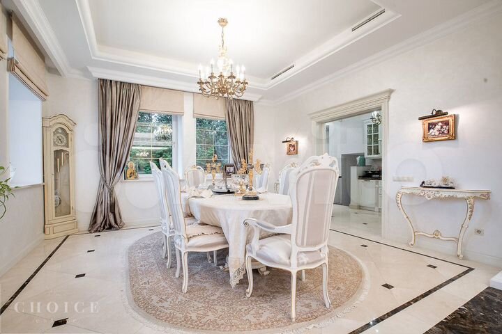 Коттедж 712 м² на участке 12 сот.