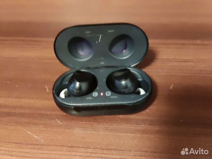 Беспроводные наушники samsung galaxy buds 1