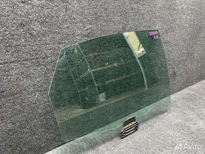 Стекло двери заднее правое Audi A4 B6 2.0 ALT 2002