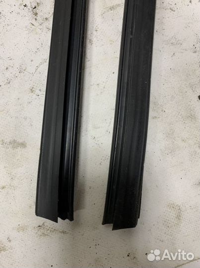 Уплотнитель стекла левый, правый Citroen C4