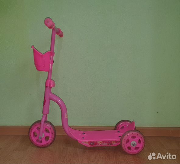 Самокат трехколесный
