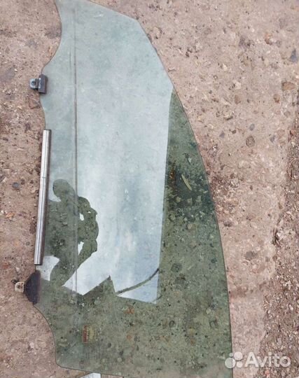 Стекло двери Lexus gs 300