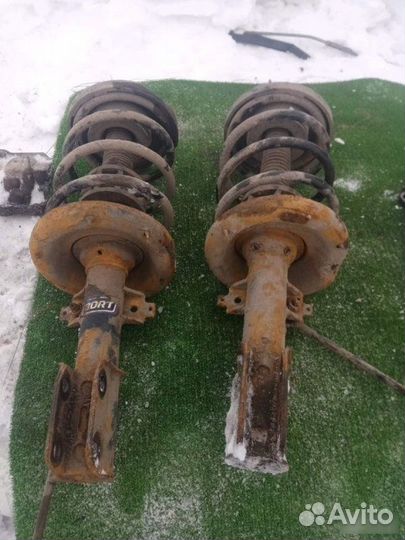 Амортизатор пружина передний Renault Laguna 1999