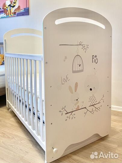 Детская кроватка и комод пеленальный