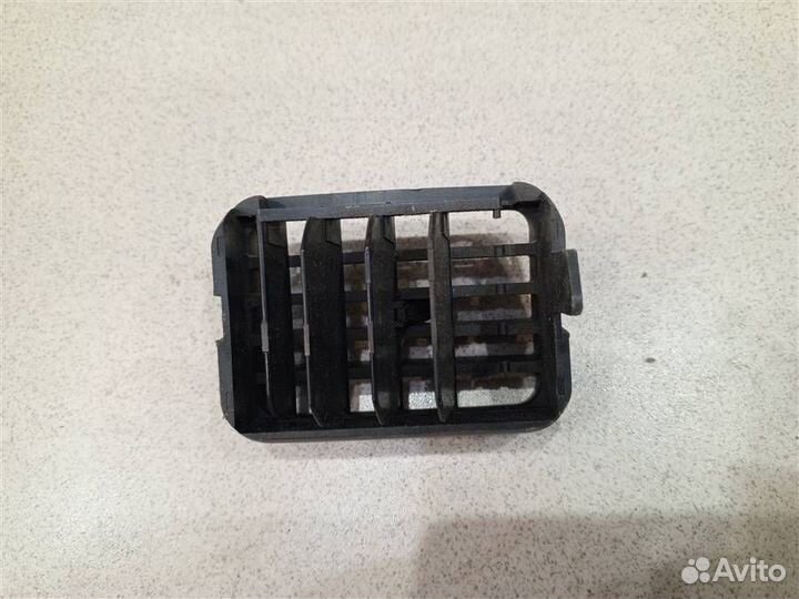 Дефлектор воздушный центральный левый Mitsubishi