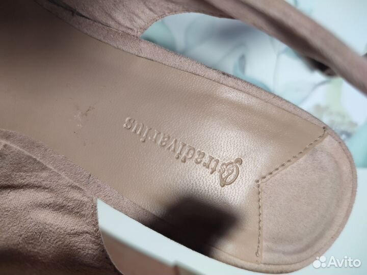 Босоножки stradivarius 39