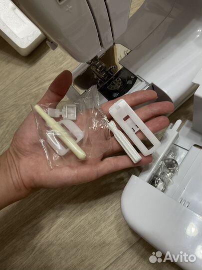 Швейная машина Tesler SM-1620