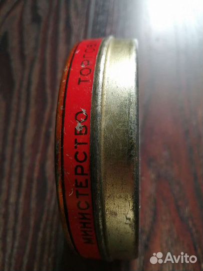 Жестяная банка от икры