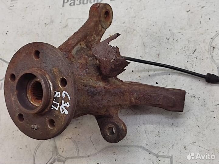 Кулак поворотный передний правый W638 V-class Vi