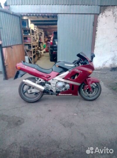 Kawassaki zzr400